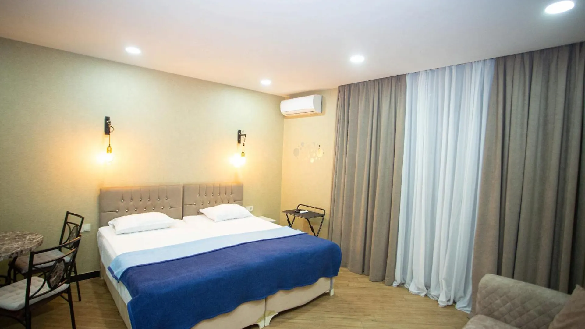 Ekas Seaside Apartment 바투미