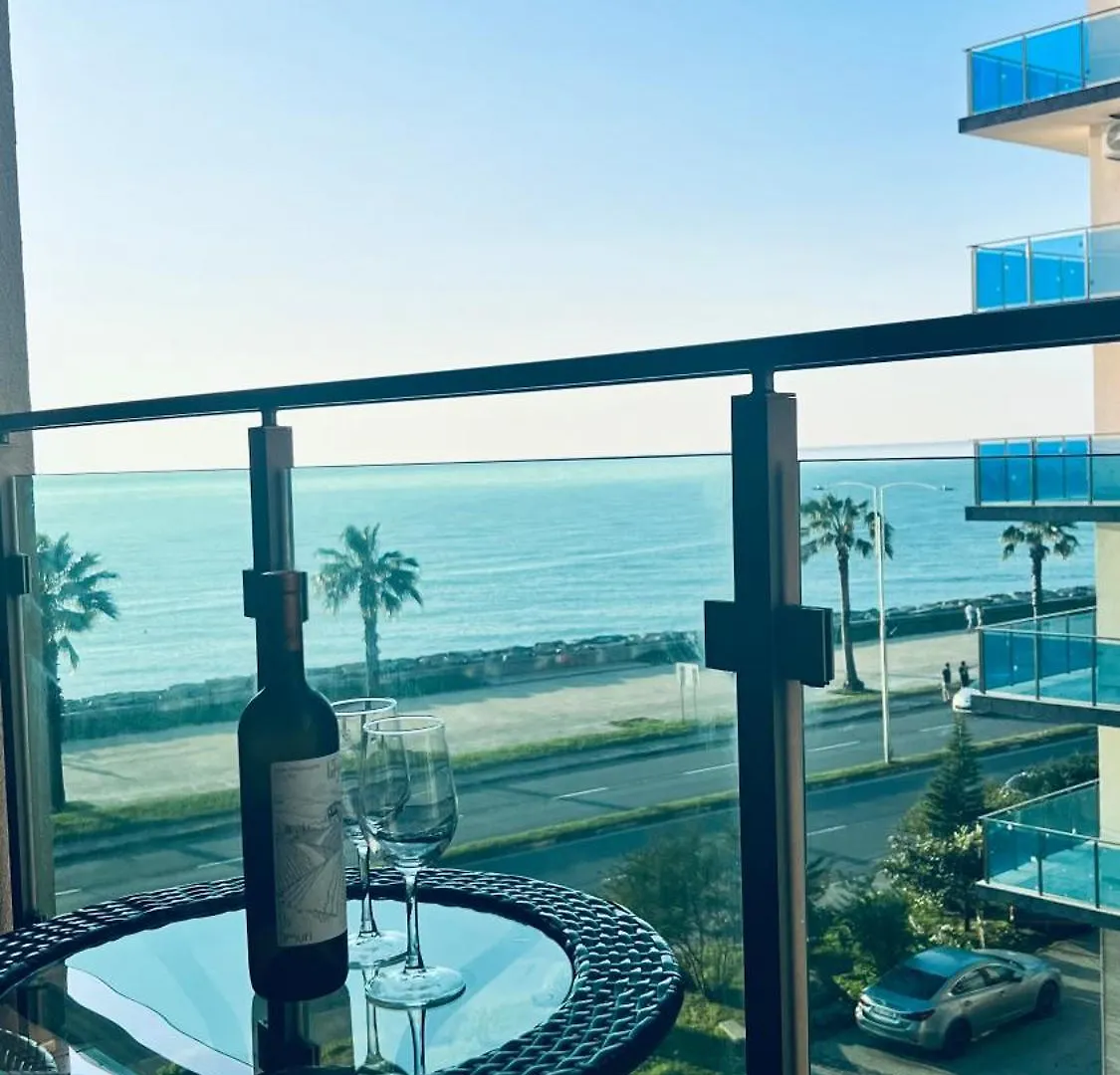 Ekas Seaside Apartment 바투미