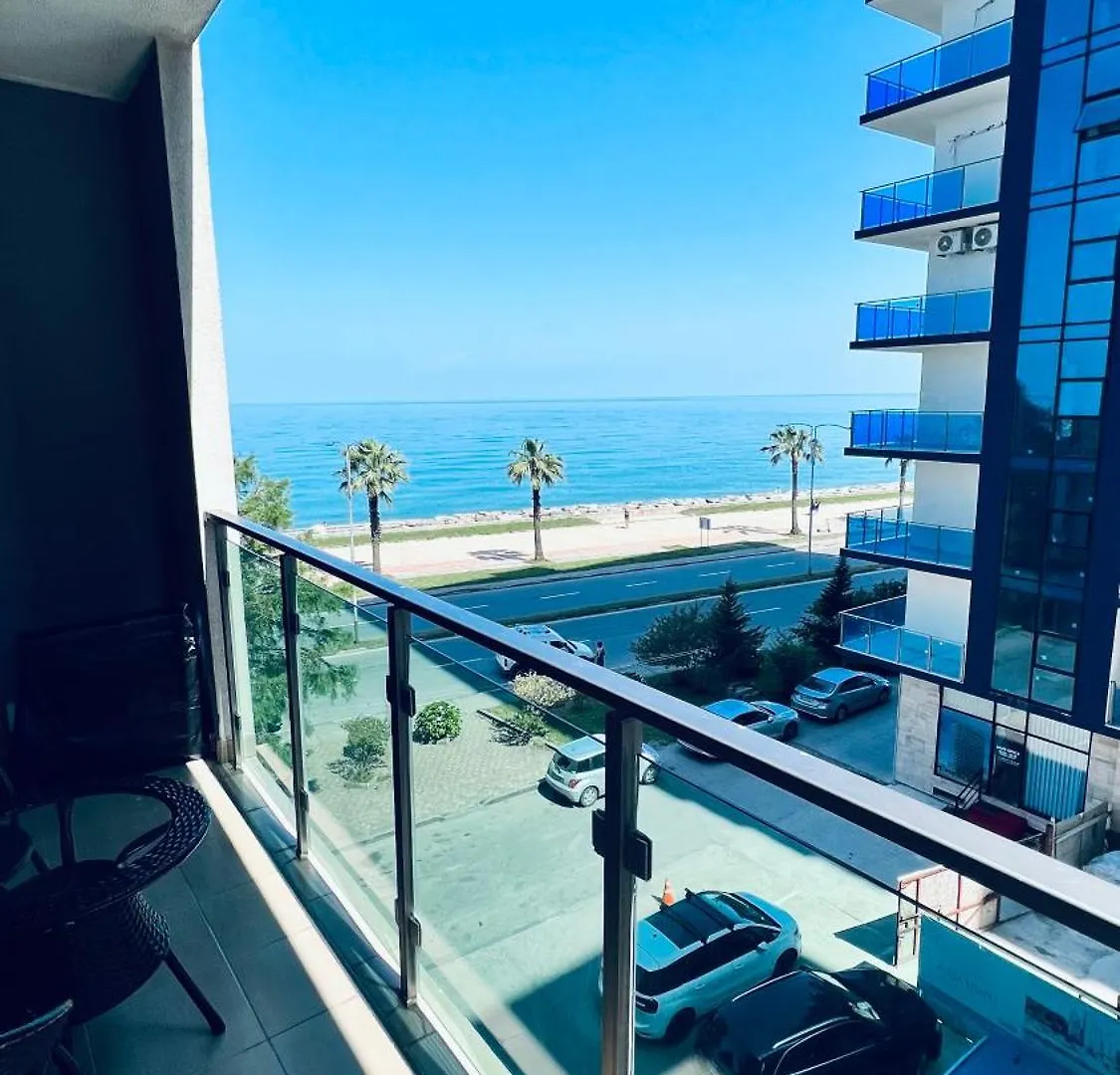 Ekas Seaside Apartment 바투미